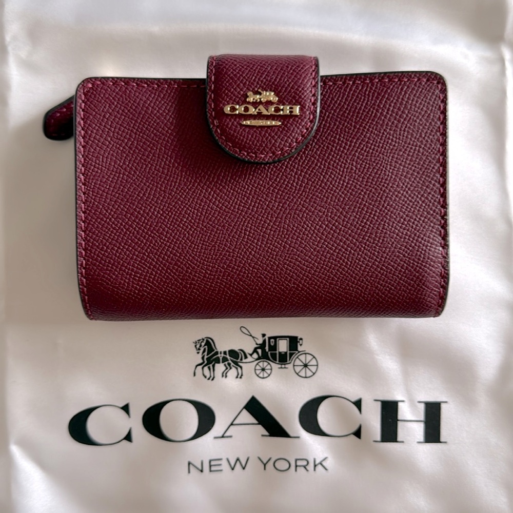 Coach medium corner, zip wallet